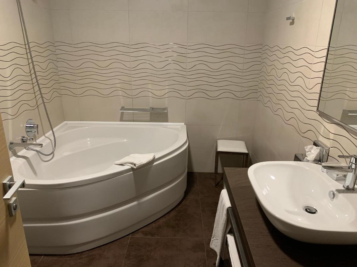 Turin Airport Hotel & Residence San Francesco al Campo Esterno foto